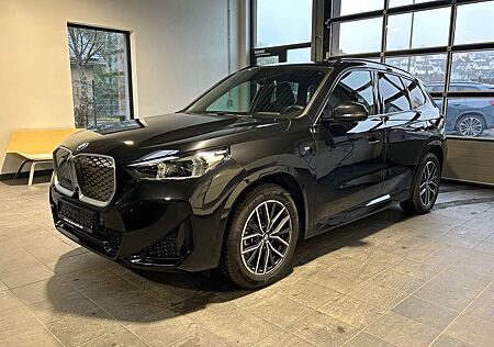 BMW iX1 30 xDrive M Sport Pano_AHK_DrivAssPro_HUD_HK