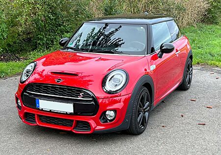 Mini Cooper S JCW, AUTOM, NAV, CAM, adapt LED, DAB harman/kardon
