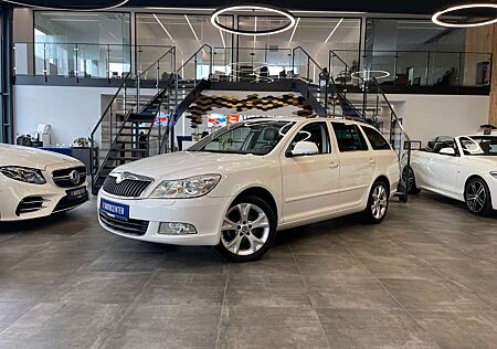 Skoda Octavia Combi Elegance DSG *NAVI*XENON*PDC*