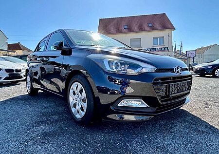 Hyundai i20 1.0 KAMERA + SHZ + NAVI + TEMP + LANE-ASSIST