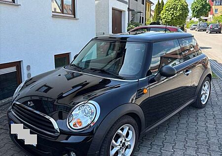Mini ONE Schwarz mit Schiebedach