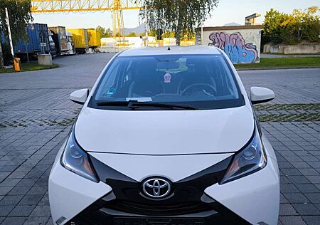 Toyota Aygo x-shift x-play