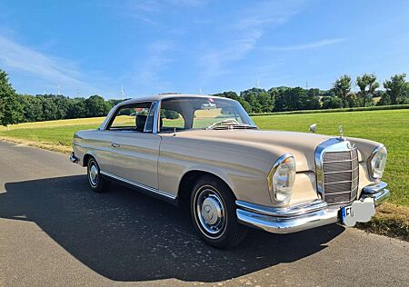 Mercedes-Benz 220 W 111 seb Coupe