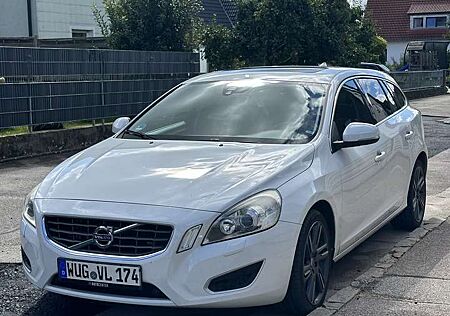 Volvo V60 d5 215 PS