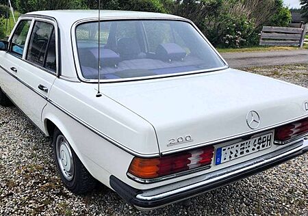 Mercedes-Benz 200 OLDTIMER W123 WGA Note 2 !! H-Kennzeichen