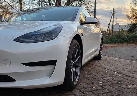 Tesla Model 3 Standard Reichweite Plus Hinterradantrieb