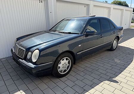 Mercedes-Benz E 240 Elegance Automatik Klima Xenon Schiebedach