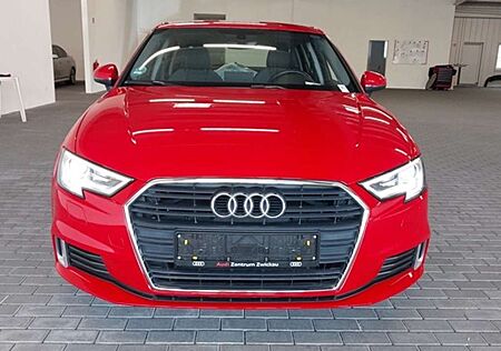 Audi A3 Sportback KLIMAAUTOMATIK XENON 1. Hand 110kw!