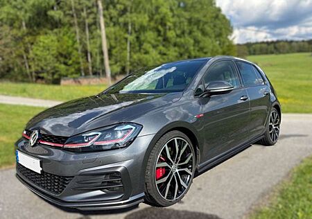 VW Golf GTI Volkswagen Performance Facelift AHK erster Hand