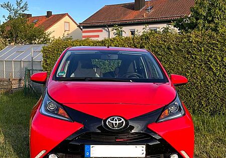Toyota Aygo 4 Türen , 2. Hand ,8 fach bereift Rückfahrkamera
