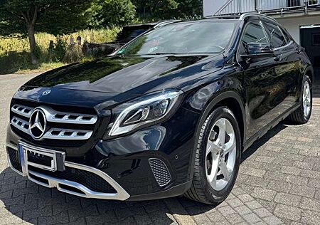 Mercedes-Benz GLA 180 GLA UrbanStyle Edition