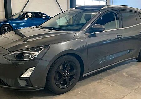 Ford Focus Titanium*PANORAMA*AUT.*RFK*PDC V+H*AHK*TWA