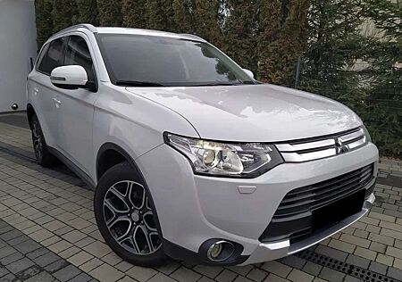 Mitsubishi Outlander +2.2+DI-D+4WDIntense