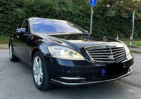 Mercedes-Benz S 400 (221.095)