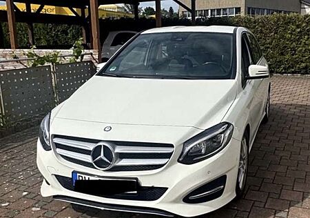 Mercedes-Benz B 200 (CDI) d 4Matic 7G-DCT Style