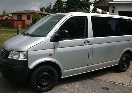 VW T5 Caravelle Volkswagen Caravelle Kurz (5.Si.)