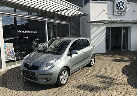 Toyota Yaris 1,3 Executive Automatik Klimaautomatik*Einparkhilf