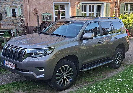 Toyota Land Cruiser 2.8 D-4D AUTOM. EXEC. NAVI AHK ORIGINAL 58 000 KM!