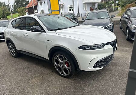 Alfa Romeo Tonale Veloce Plug-In-Hybrid AWD Panoramaglasdach 20"Rad