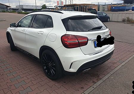 Mercedes-Benz GLA 200 7G-DCT Sport Utility Vehicle AHK