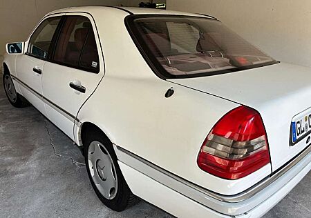 Mercedes-Benz C 200 Elegance