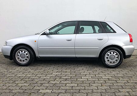 Audi A3 1,6 5 türig Klimaautomatik/Top Gepflegt . .