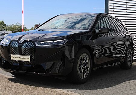 BMW iX xDrive50 Sportpaket Laser PanoSky AHK Harman