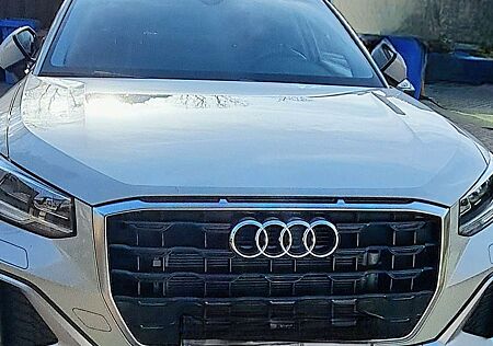Audi Q2 35 TFSI S tronic s-line,DAB,Ahk,led Scheinwerfer.