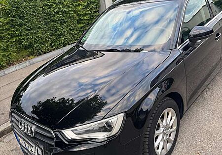 Audi A3 Sportback Diesel 1.6 TDI Sportback Ambiente
