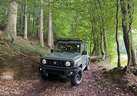 Suzuki Jimny Rundum nachgerüstet und foliert
