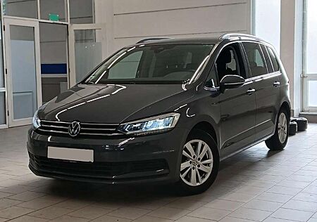 VW Touran Volkswagen TSI 7-Sitzer Massage AHK StdHzg. ACC Navi+ 8-fach