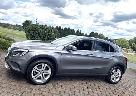 Mercedes-Benz GLA 250 4Matic Urban RFK AHK Sportsitze Leder