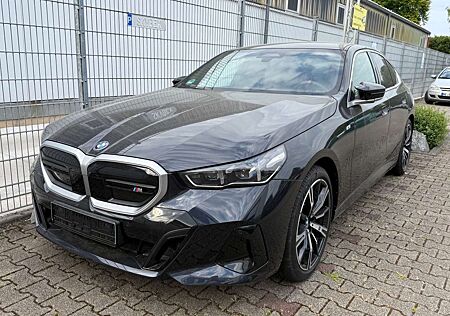 BMW i5 M60 xDr*ACC*PANO*BOWERS*360*BELÜFT*HUD*KEY*20