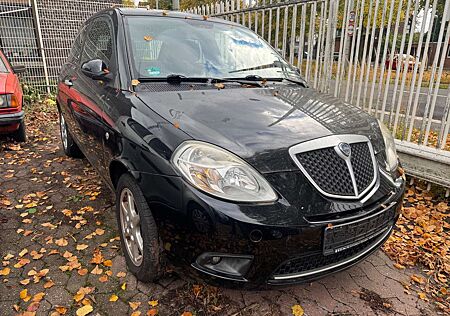 Lancia Ypsilon 1.2 8V