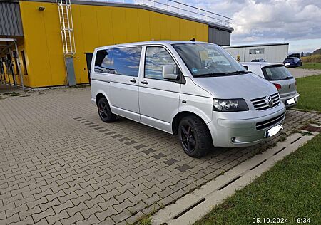 VW T5 Caravelle Volkswagen 2,5 / 174 PS / Bj. 2007 / (8-Si.)