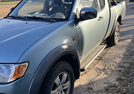Mitsubishi L200 Pick Up 4x4 Intense Club Cab