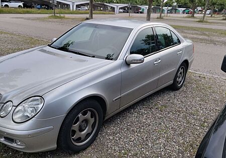 Mercedes-Benz E 200 Kompressor (211.042)