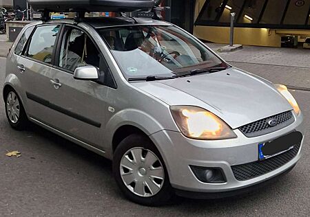 Ford Fiesta *1.6DIESEL*Ghia*5-TÜR*HU10/27