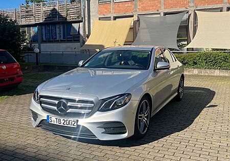 Mercedes-Benz E 220 AMG-line