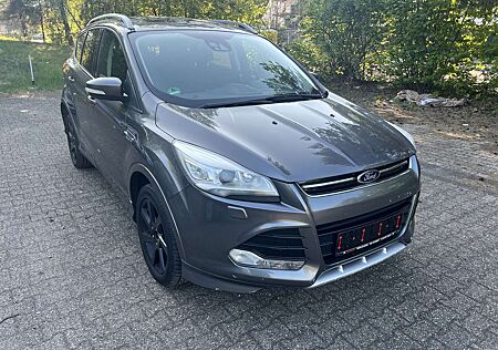 Ford Kuga Individual 4x4/Pano/AHK/Navi/Kamera/Xenon/automati