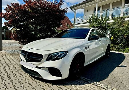 Mercedes-Benz E 63 AMG S 4Matic Speedshift 9G-MCT