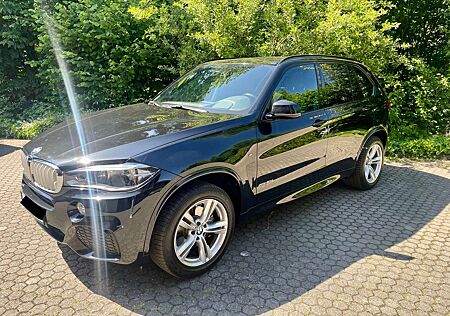 BMW X5 Diesel xDrive 40d M-Paket Pano AHK 360° HUD