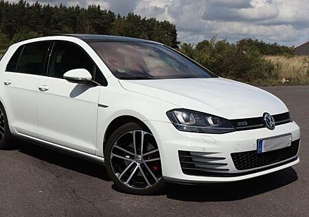 VW Golf Volkswagen GTD PANO*ACC*AHK*KAMERA*SPORT&SOUND