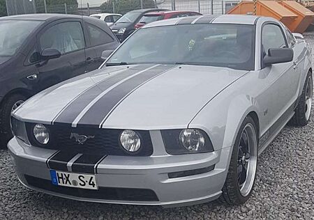 Ford Mustang Typ197 baujahr 2006 v8 automatik