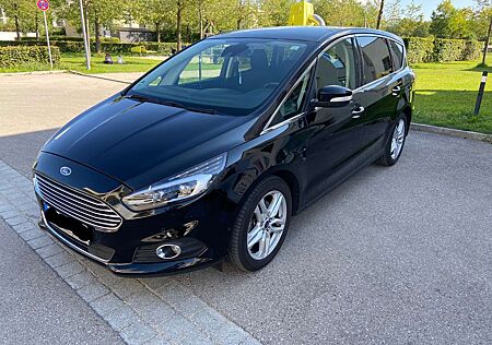 Ford S-Max 2.0 TDCi Aut. Titanium 7-Sitzer Bremsen+TÜV NEU