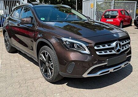 Mercedes-Benz GLA 250 URBAN/PanoD/360°Navi/LED/ Memory/45TKM