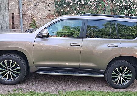 Toyota Land Cruiser 2.8 D-4D AUTOM. EXEC. NAVI AHK ORIGINAL 58 000 KM!