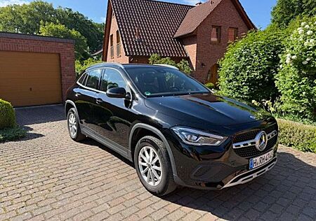 Mercedes-Benz GLA 200 d 4Matic 8G-DCT