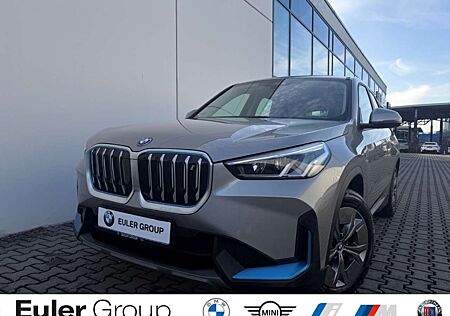 BMW iX1 xDrive 30 AD Navi Digitales Cockpit Soundsystem LE