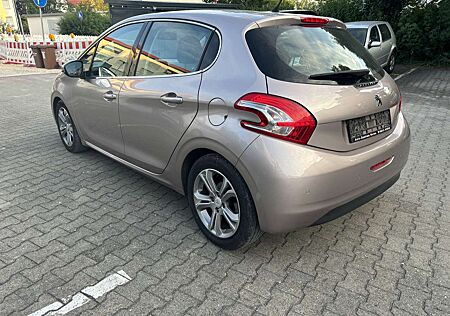 Peugeot 208 5-Türer 120 VTI Allure, ALU,LEDER,KLIMA